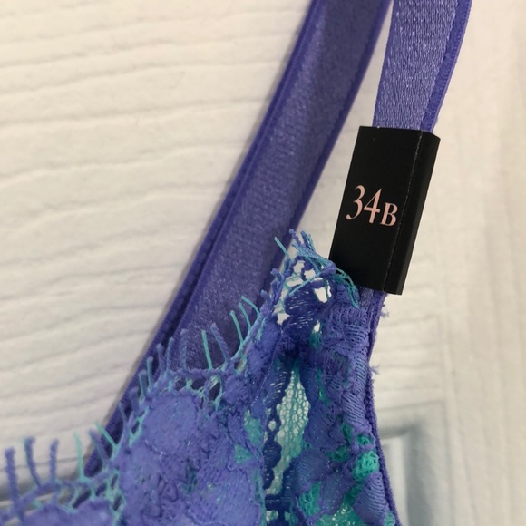 Very sexy unlined Demi 34B NWT Victoria’s Secret - Picture 3 of 6